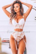 Cheap girl Riona offers full service at a low price, from LBP 400/hr