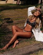 VIP treatment from 28 year-old elite escort Kelsey