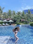 Lesbian call girl Yolanda is waiting for ladies