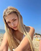 Cunnilingus from a lesbian prostitute Essie