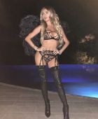 Suzanne, +961 81 768 033 Escort top model girl Suzanne (weight 70 kg, height 173 cm)