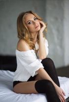 Hot babe in Beirut: Esme wants to share her passion with you