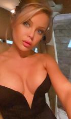 Busty escort in Beirut: Nicole works 24 round the clock